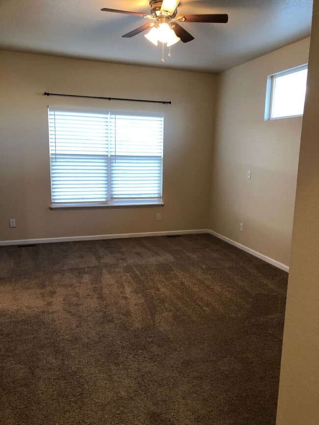 Building Photo - Very Nice 3 bed, 3 bath 2 car Home on a cul-de-sac in Peyton with Mountain Views