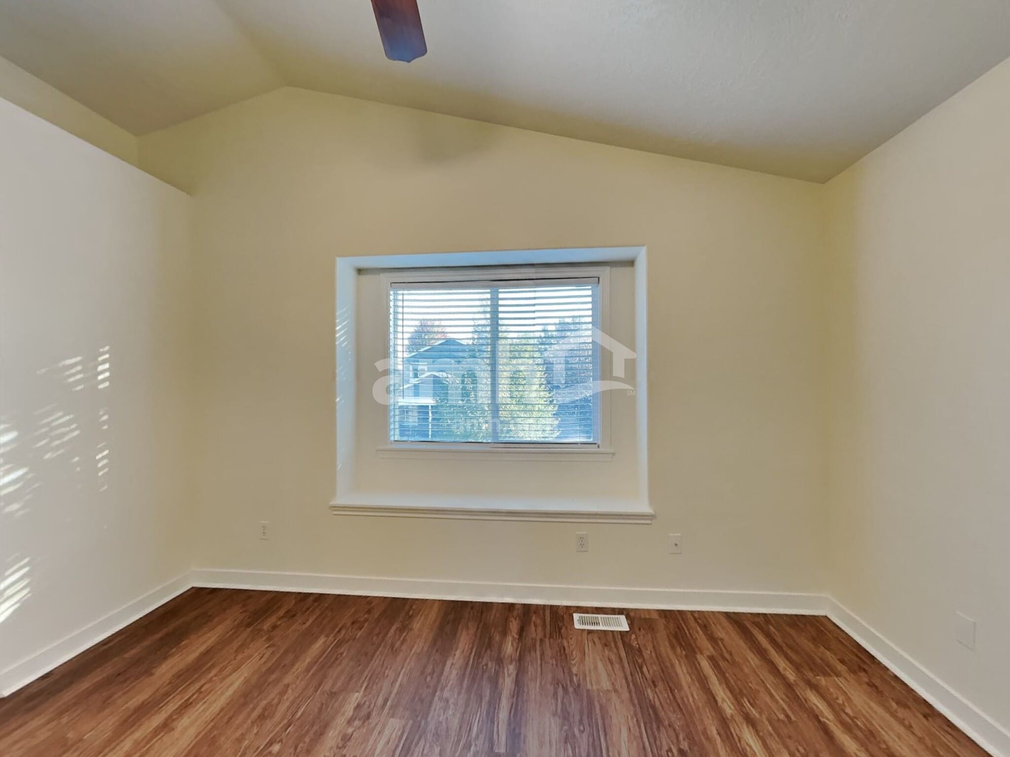 Building Photo - 1315 W Verbena Dr