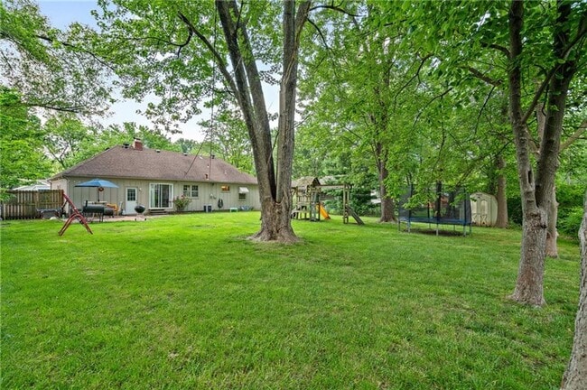 Building Photo - Adorable Three Bedroom Ranch in Overland Parkh