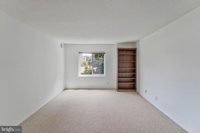 Building Photo - 8360 Greensboro Dr