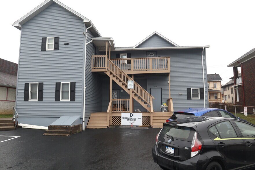 Building Photo - 452 3rd St