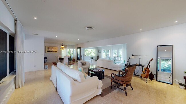 Building Photo - 6015 Pine Tree Dr