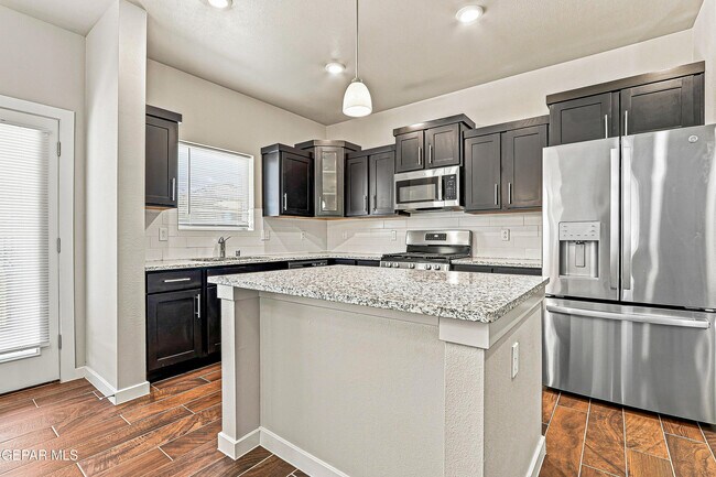 Building Photo - 13689 Flora Vista Ave