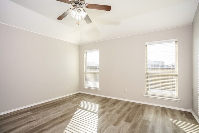 Building Photo - 3013 Melrose Dr