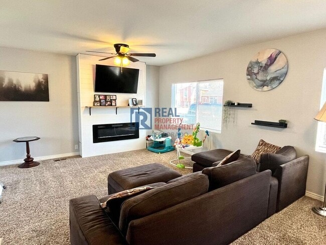 Building Photo - 2550 Bellamy St