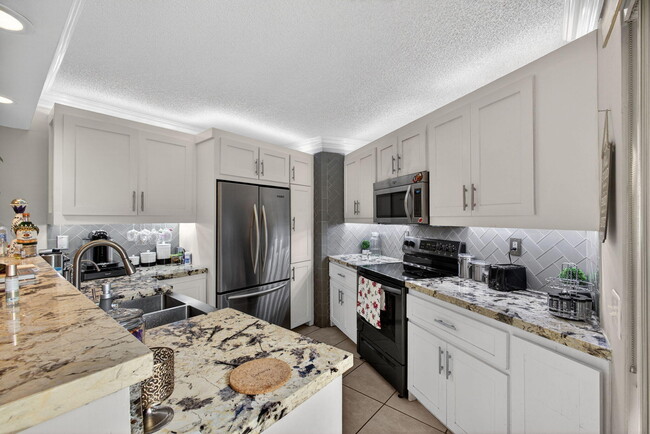 Building Photo - 8164 Thames Blvd