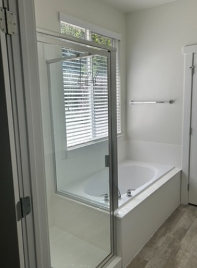 Building Photo - For Rent in Pleasant Grove – 6-Bedroom Bea...