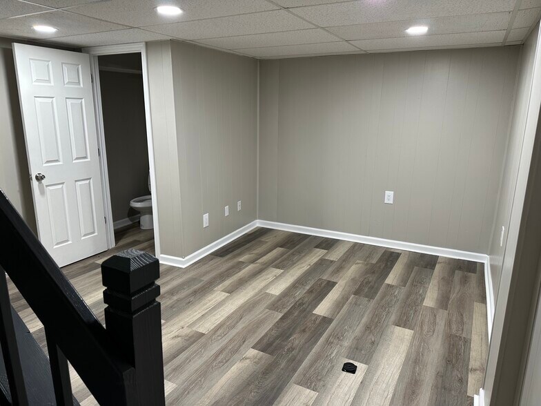 Building Photo - 7806 Barkwood Dr