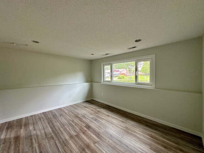 Building Photo - 3206 Vale Cir SW
