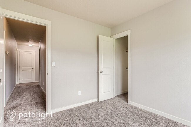 Building Photo - 1053 Nw 1st Ave, Canby, OR, 97013