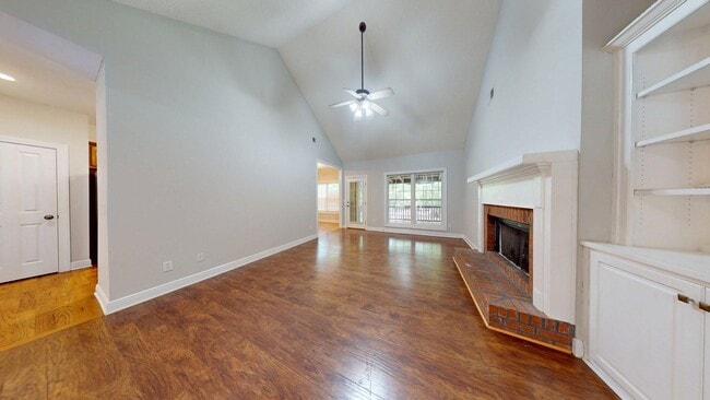 Building Photo - One Level 4 Bedroom Brick Home on N. Colle...