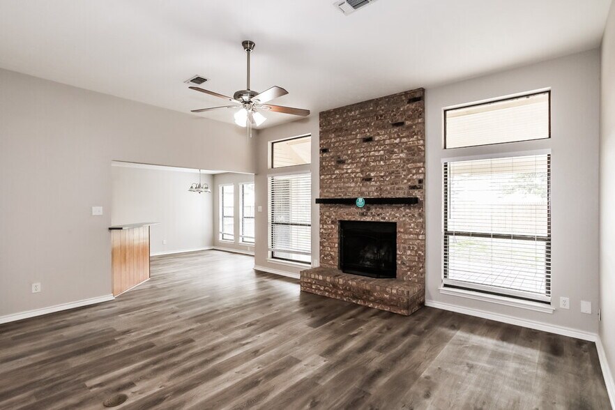Building Photo - 3816 Yellowstone Pl