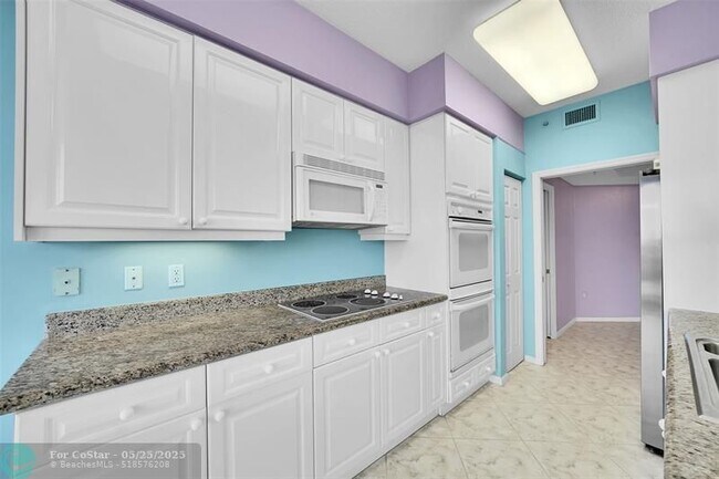 Building Photo - 6001 N Ocean Dr