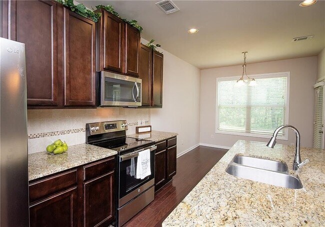 Building Photo - 7490 Silk Tree Pointe