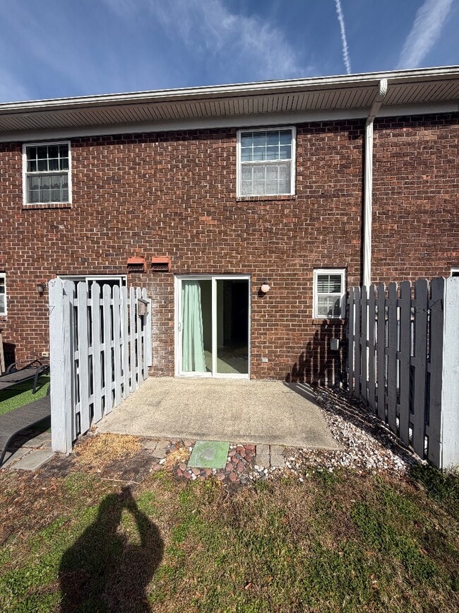 Building Photo - 21 Rivers Point Row