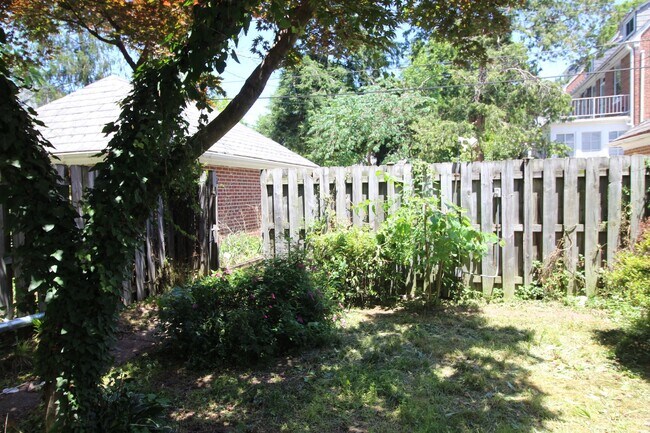 Building Photo - 2026/2027 Off-Campus JHU Spacious 5bd/2ba Rowhome OSP & W/D! Available 6/8