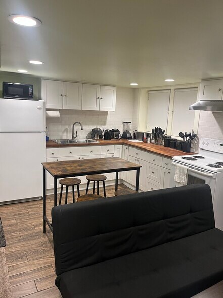 Building Photo - 3622 37th Ave S