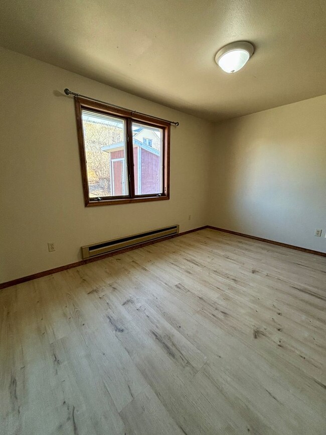 Building Photo - 3 Bed 1 Bath Single Family Home Located in East Helena!