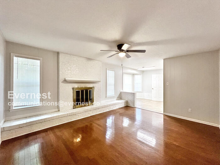 Building Photo - 5697 Tulip Tree Dr