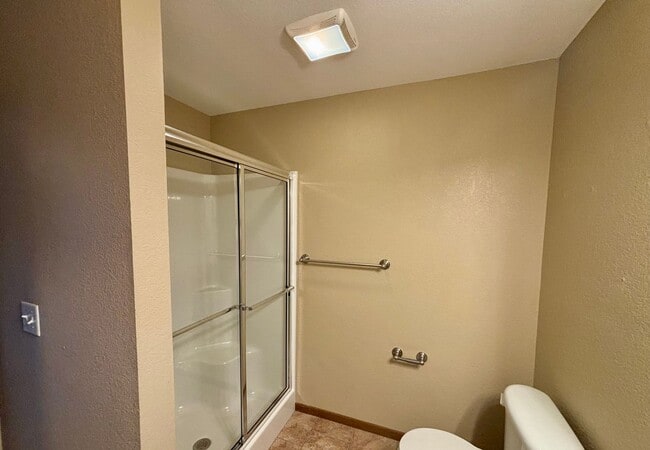 Building Photo - Room to Live, Space to Enjoy – 4 Bed / 2.5...