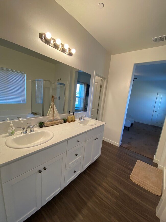 Building Photo - Welcome to the Best Deal in Town. Fully furnished 4 BD 2 BA house on a corner lot