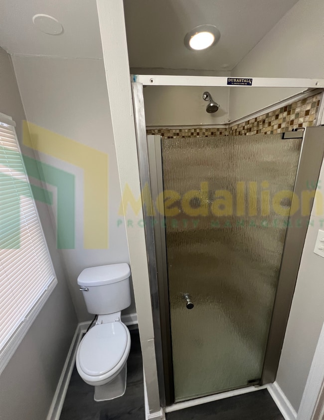 Building Photo - Spacious 4-5 Bedroom, 2-Bath Corner Lot Ho...