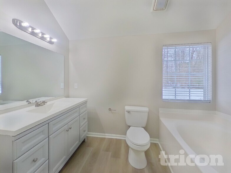 Building Photo - 5850 Brookfield Pointe Dr