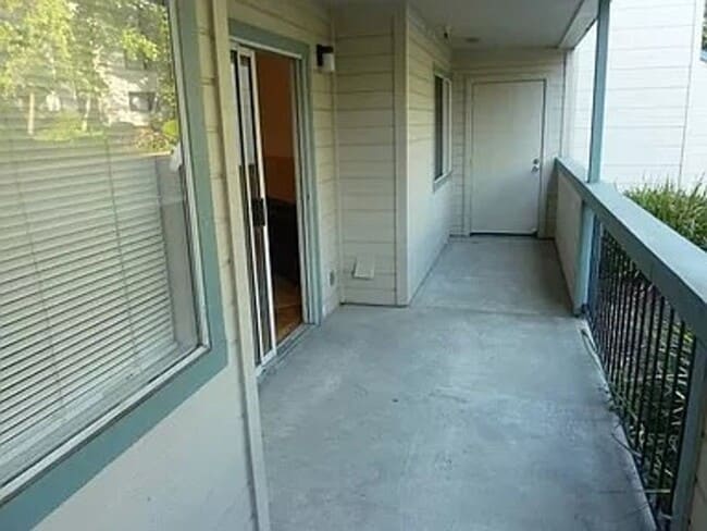 Building Photo - Fabulous Updated and Spacious 2 bd 2 bath Condo in superb area in Concord!