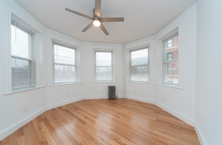 Building Photo - 95 Park Dr