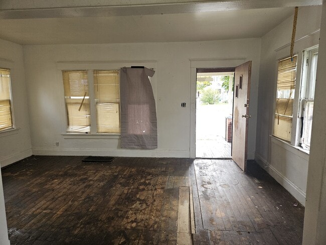 Building Photo - 3273 N Detroit Ave