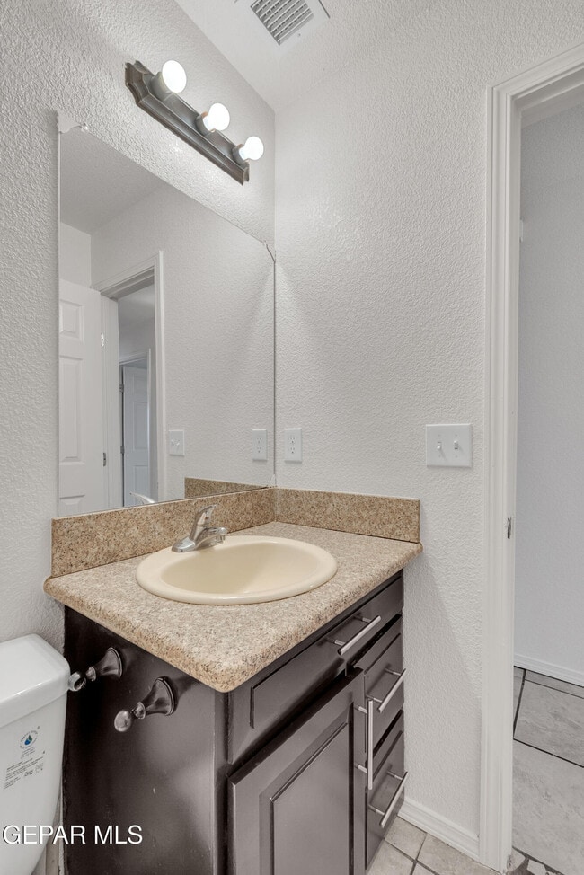 Building Photo - 9277 Leonardo Ave