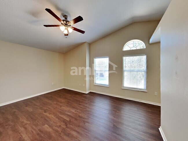 Building Photo - 17051 Lixberry Way