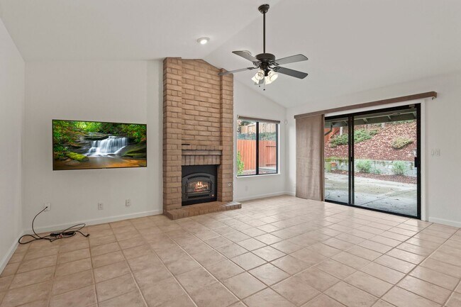 Building Photo - Single-Story El Dorado Hills Home with Vau...