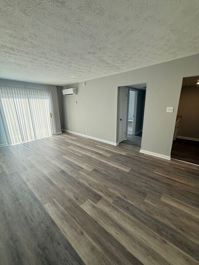 Building Photo - 2074 Fairmont Ct