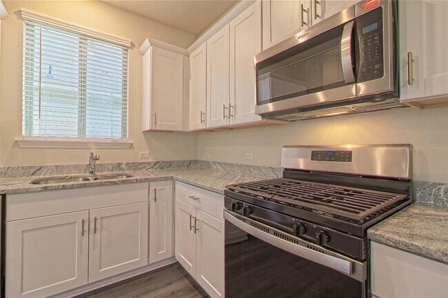 Building Photo - 105 Bird Cherry Wy