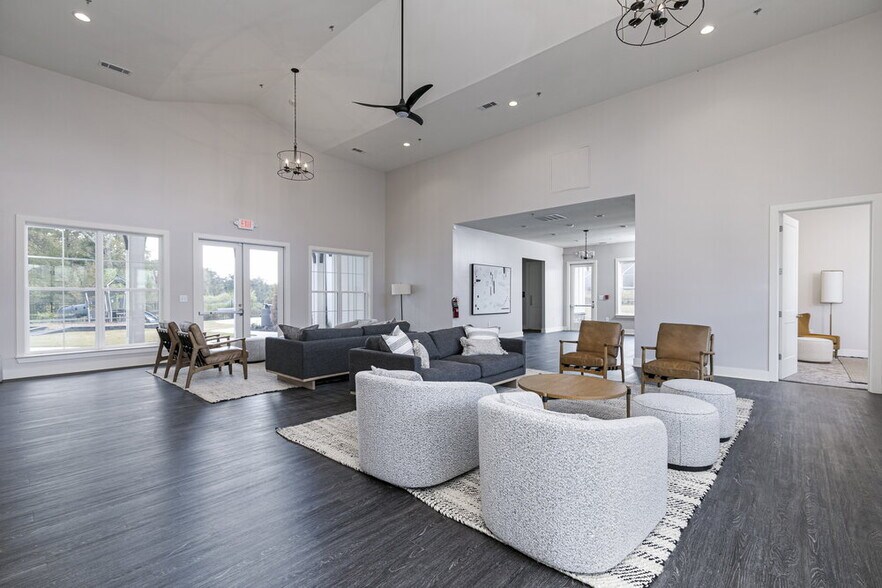 Building Photo - 221 Magnaview Dr