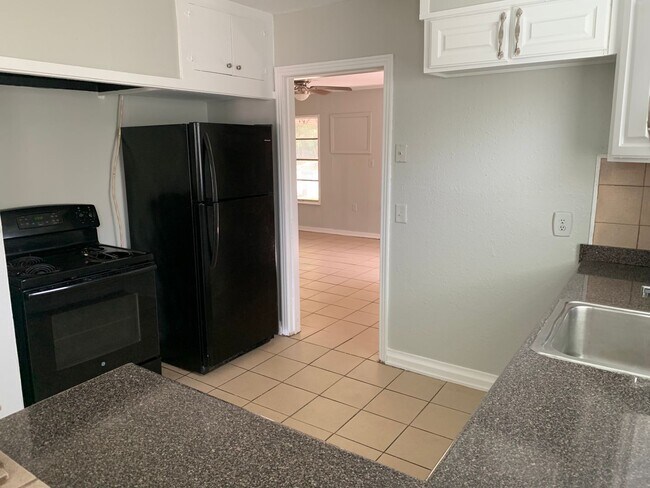 Building Photo - 2449 Midway St