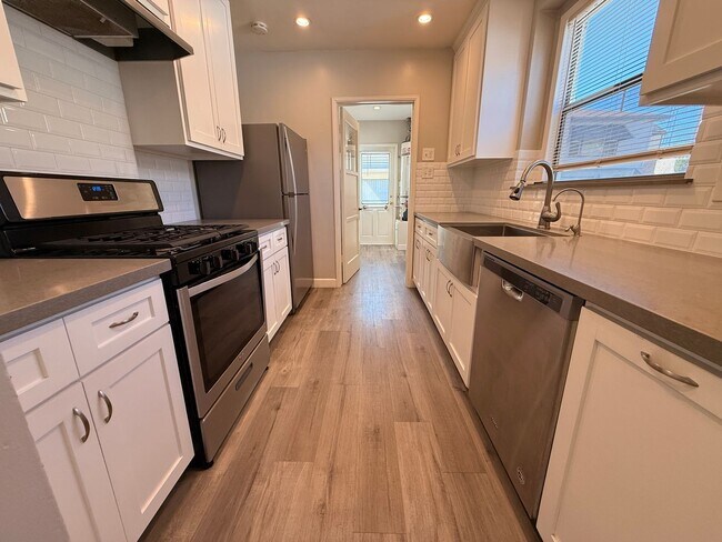 Building Photo - 2nd St., 829-831