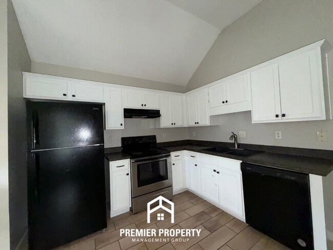 Building Photo - 270 Village Dr