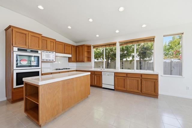 Building Photo - 1359 Sparrow Rd