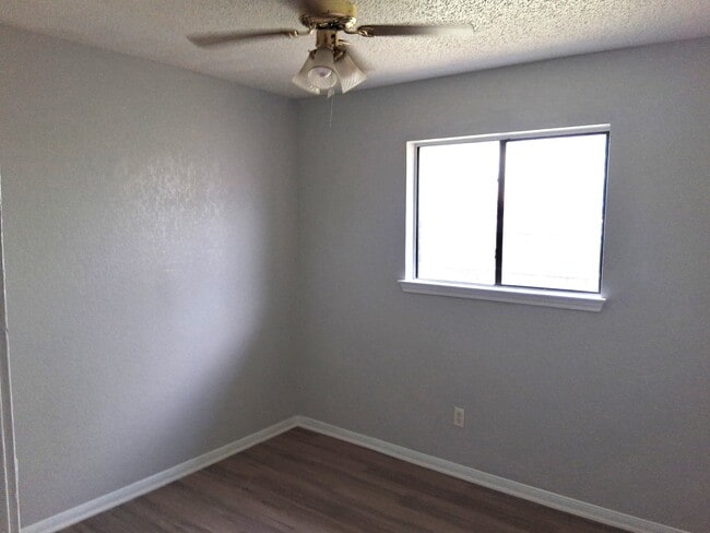 Building Photo - 3801 Riverrock Dr