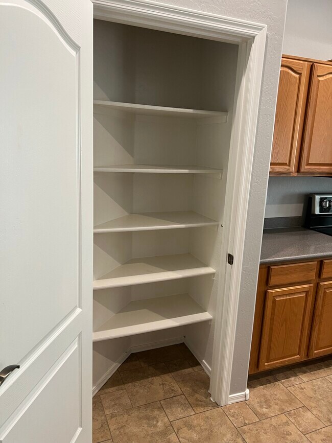 Building Photo - 25 S Quinn Cir