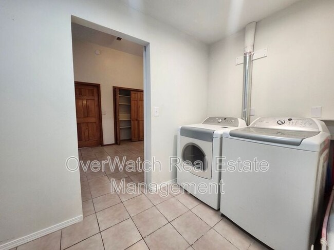 Building Photo - 10322 Chain of Rock St