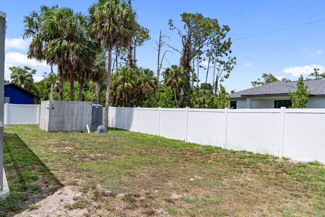 Building Photo - Heated Pool. Premium Upgrades. Fully Renov...