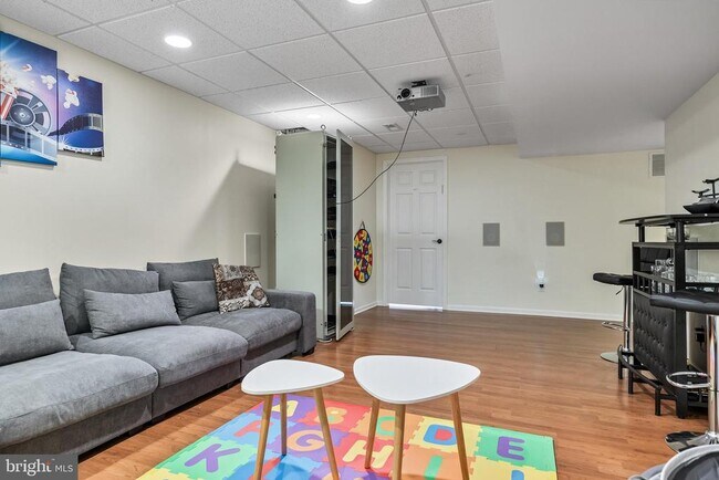Building Photo - 105 Quarterhorse Ct