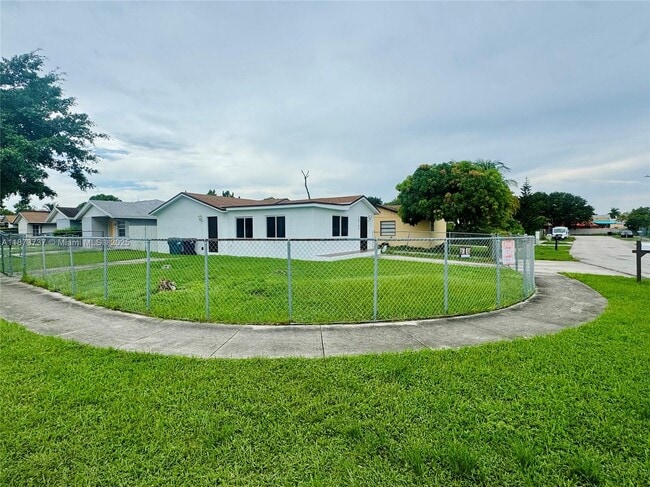 Building Photo - 18742 SW 113th Ave
