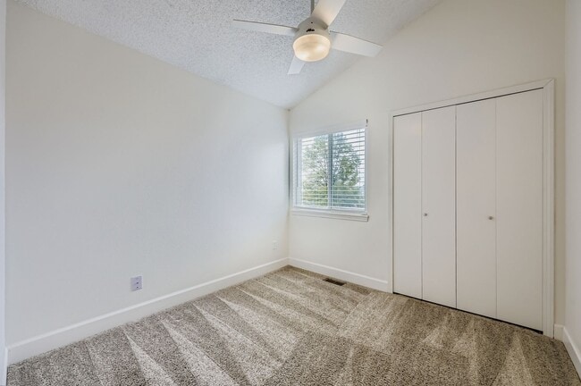 Building Photo - 3435 Mountainside Dr