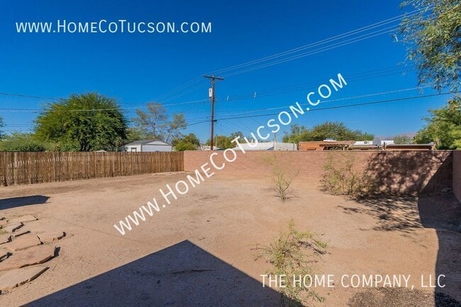 Building Photo - 3949 E 2nd St