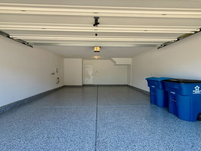 Building Photo - 3 BED 2.5 BATH 2 CAR GARAGE TOWNHOME IN HENDERSON CADENCE COMMUNITY FOR RENT!!