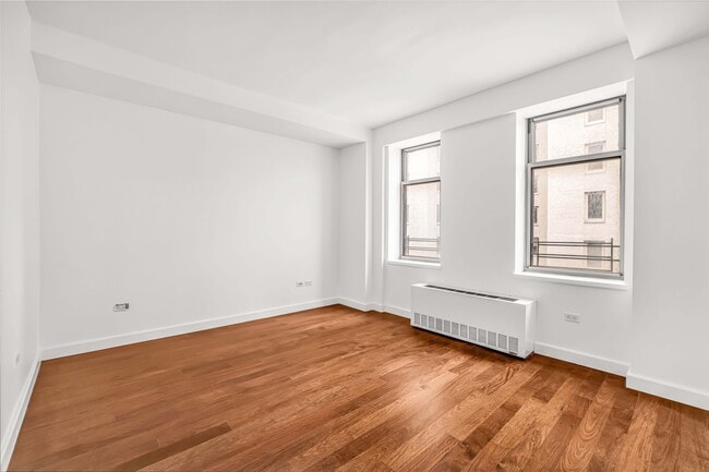 Building Photo - 100 W 58th St